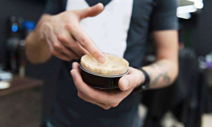 Bạn có thể sử dụng các sản phẩm dành cho tóc (Gel, sáp, dầu gội, v.v.) trên râu của mình không?